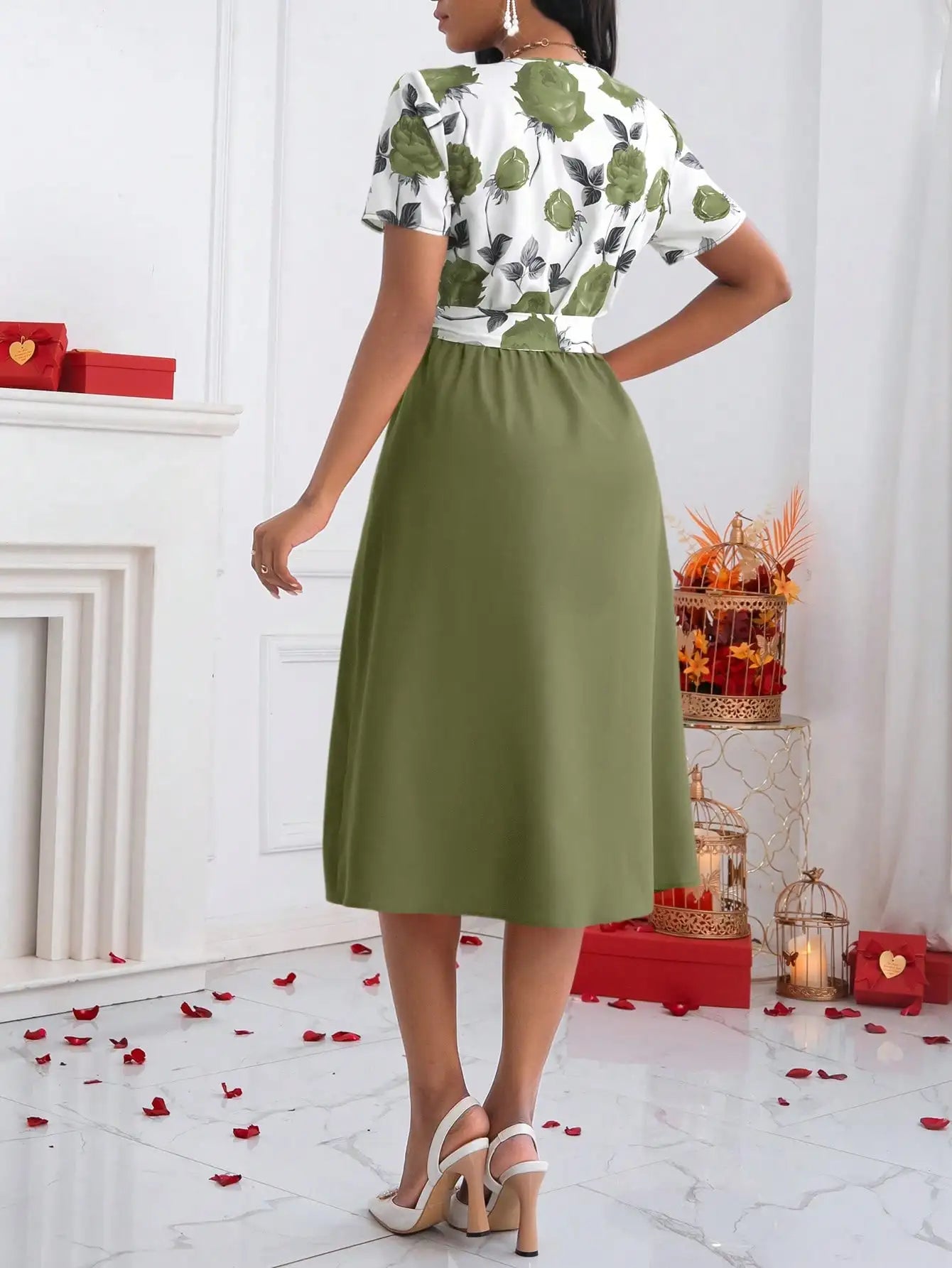 Robe Midi Fleurie Femme – Col V, Taille Nouée et Coupe Trapèze Élégante